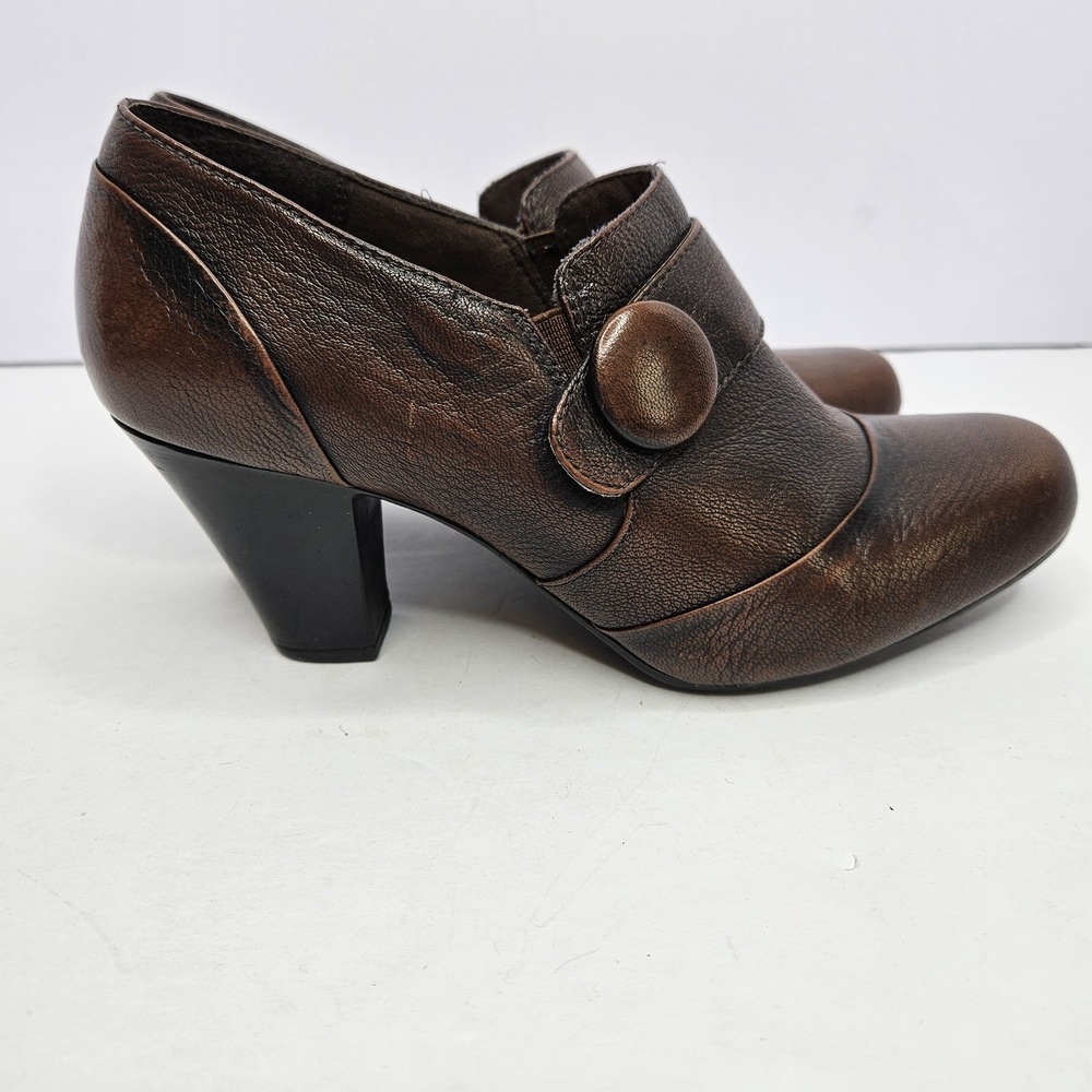 Clarks Bendables Leather Upper Size 8.5M Heel 2.5" Heel To Toe 10.5"